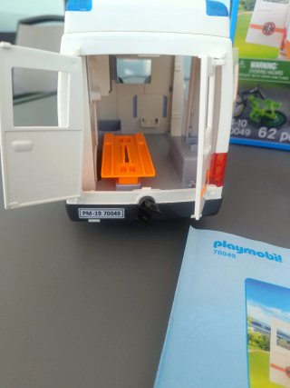 Ambulancia Playmobil City Life 70049