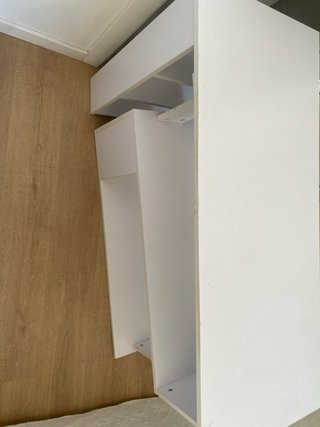 Escritorio blanco de madera