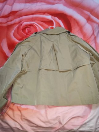 Gabardina beige corta