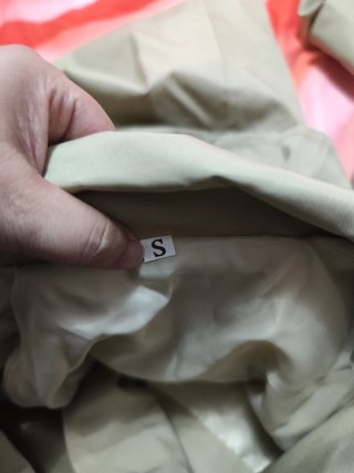 Gabardina beige corta