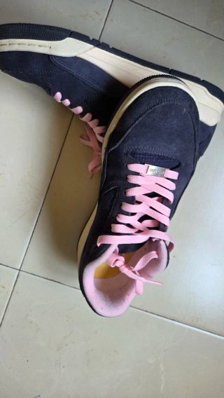 Zapatillas Jordan Negras y Rosas