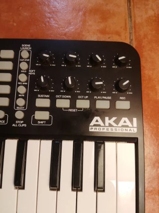 Teclado Controlador Akai APC Key 25