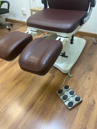 Sillón podología 2 motores recién tapizado