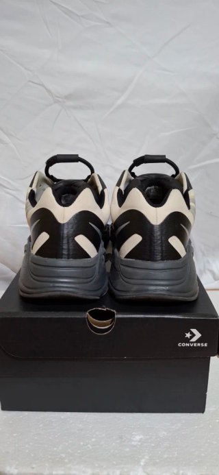 Adidas Yeezy Boost 700