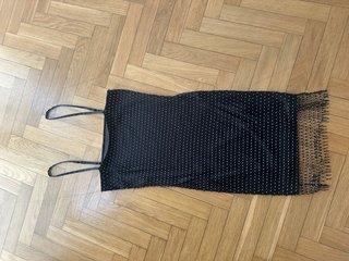 Vestido mini negro con brillos plateados