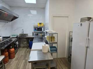 Traspaso por cambio de sector: dark kitchen lista