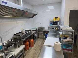 Traspaso por cambio de sector: dark kitchen lista