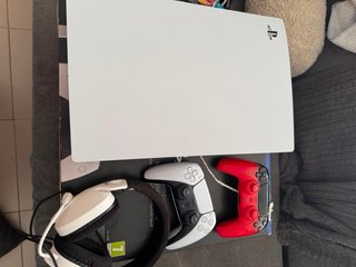 PS5 con 2 mandos y auriculares
