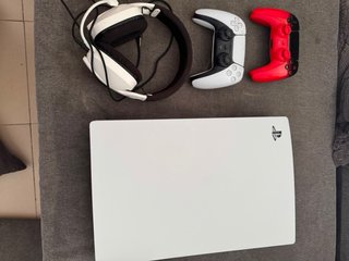 PS5 con 2 mandos y auriculares