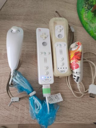 Nintendo Wii + Mario Kart Wii