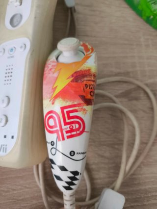 Nintendo Wii + Mario Kart Wii