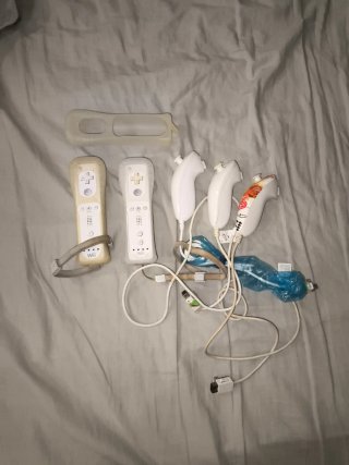 Nintendo Wii + Mario Kart Wii