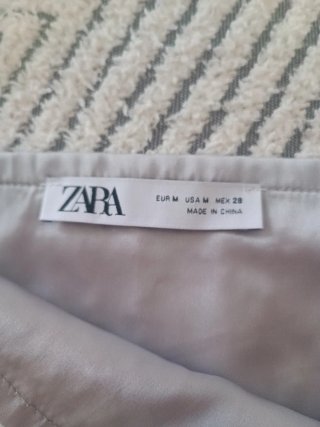 Falda Zara flores y lentejuelas