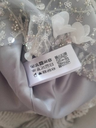 Falda Zara flores y lentejuelas