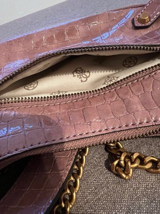 Bolso Guess Media Luna Rosa y Dorado