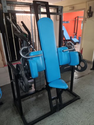 Máquina de gimnasio azul vintage mazizas