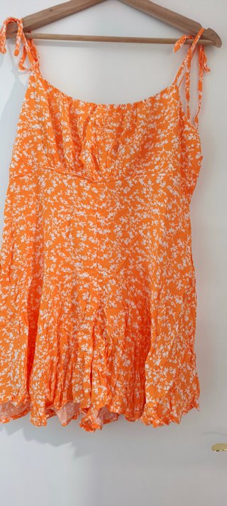 Mono corto Shein floral naranja talla L