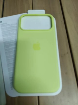 Funda de silicona para el iPhone 17 Pro Max Amaril