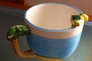 Lote infantil: hucha, taza y gafas de sol