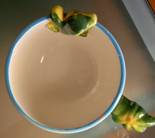 Lote infantil: hucha, taza y gafas de sol