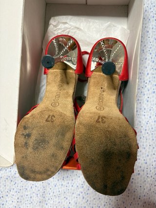 Tacones de baile rojos con pedrería