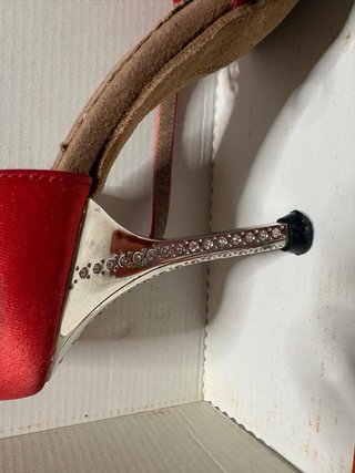 Tacones de baile rojos con pedrería