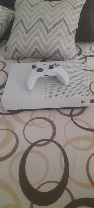 Xbox One S Blanca + Mando