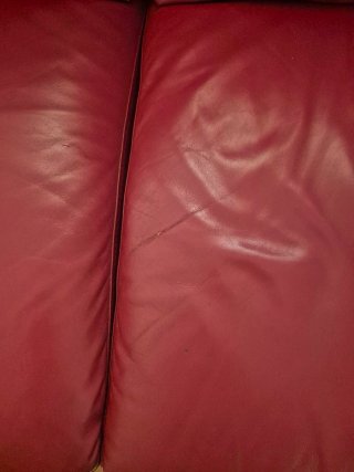 Sofá de 2 plazas de piel rojo