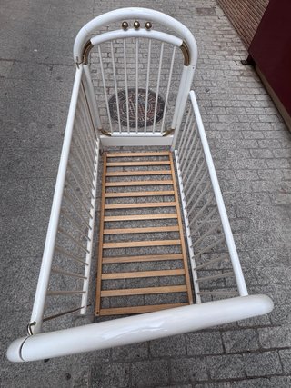 Cuna blanca de madera