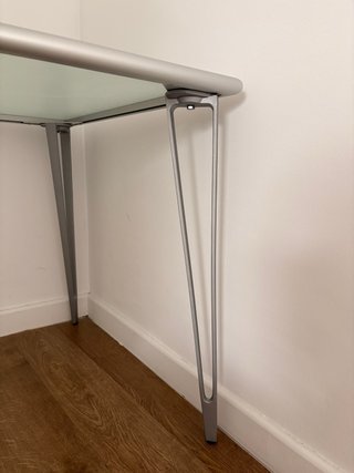 Escritorio IKEA cristal y metal