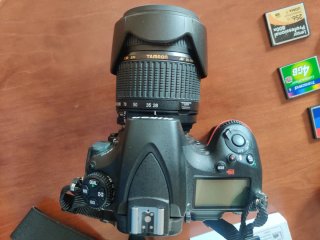 Nikon D810 + grip MB-D12 + objetivo + Accesorios