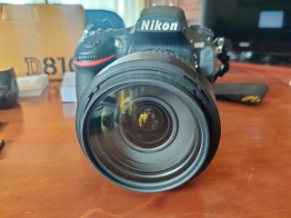 Nikon D810 + grip MB-D12 + objetivo + Accesorios