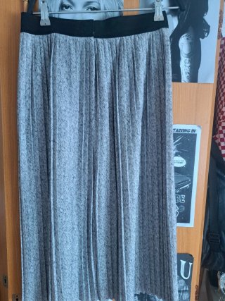 Falda plisada mujer gris
