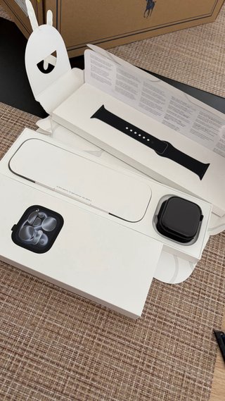 Apple Watch Series 11 46mm jet black