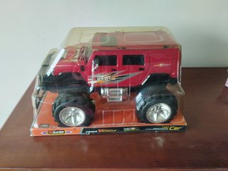 Coche grande de juguete. 41 cm de largo