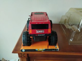 Coche grande de juguete. 41 cm de largo