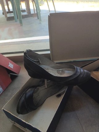 2 pares de botas y zapatos
