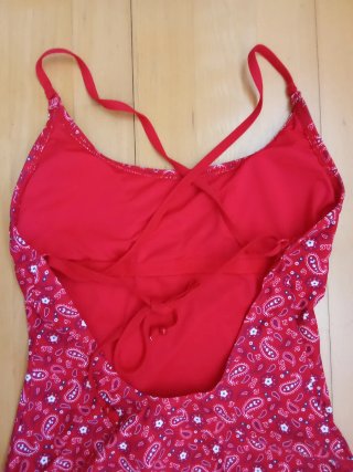 Bañador mujer rojo estampado paisley, sin estrenar