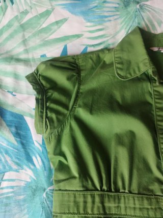 Blusa Stradivarius verde talla S