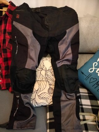 Chaqueta y pantalón de moto