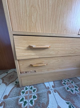 Armario de madera color miel