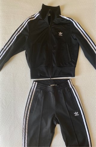 Chándal Adidas Negro con Rayas Blancas
