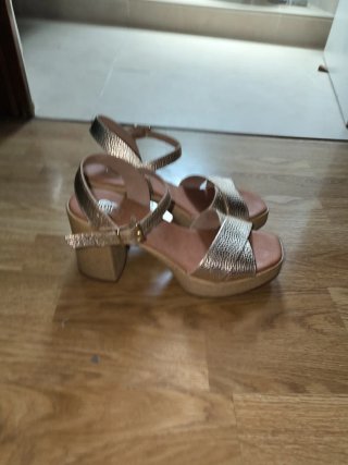 Sandalias tacón Bosanova doradas talla 37
