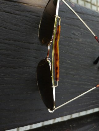 Gafas de sol aviador doradas