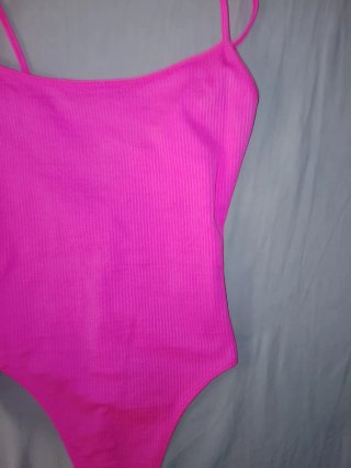 Body Bershka rosa neón