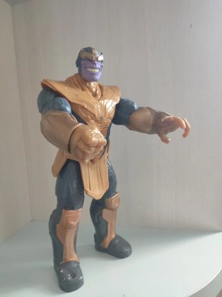 Figura Thanos Superhéroe
