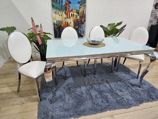 Mesa de cristal templado y 4 sillas blancas