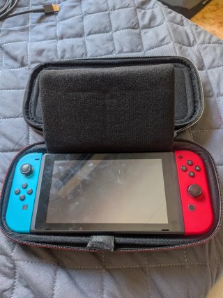 Nintendo Switch con 4 Joy-Cons y mando