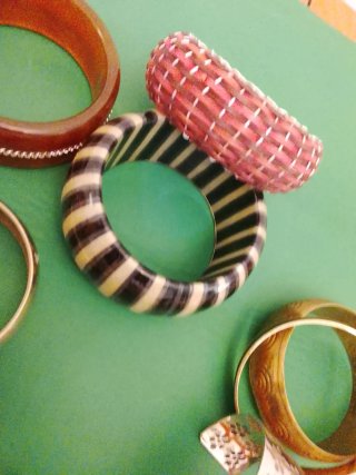 Pulseras varias