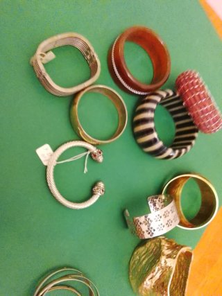 Pulseras varias